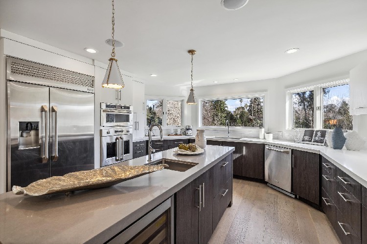 101 Bel Air Rd, Palo Alto, CA 90077