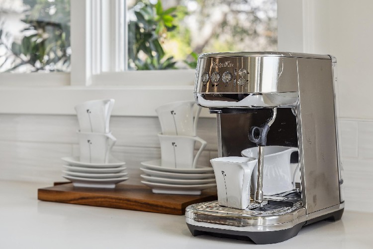 101 Bel Air Rd, Palo Alto, CA 90077